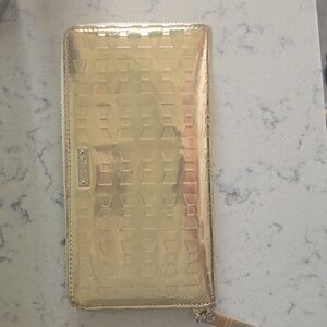 Excellent condition kate spade wallet.